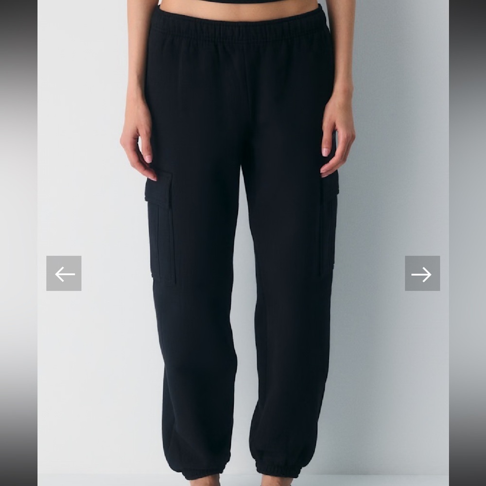 Aritzia
Cozy Sweatfleece Mega Cargo™ Black Joggers Size 2XS